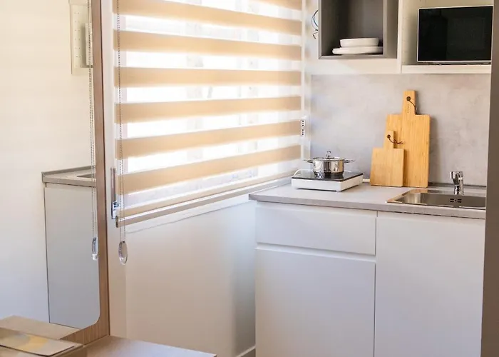 לינה וארוחת בוקר Letizia 4*