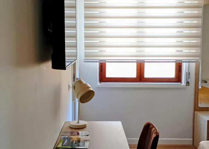 Alojamento de Acomodação e Pequeno-almoço Letizia